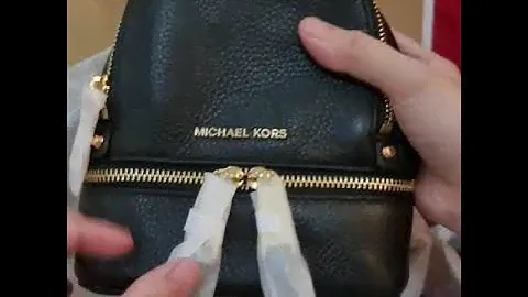 Michael Kors MK Rhea Zip leather XS-Messenger Backpack💕