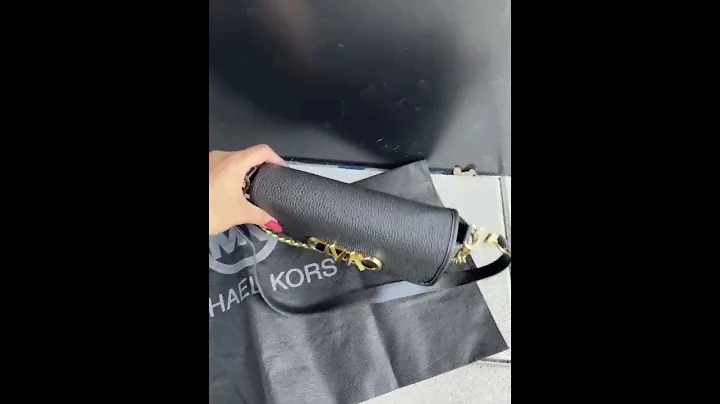 Michael Kors Parker Shoulder Bag Black• Матеріал: еко-шкіра • Розмір: 23х14х8