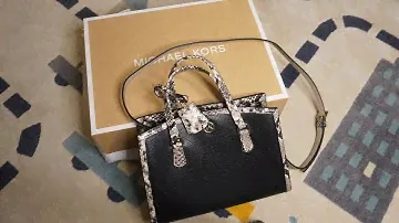 Michael Kors small leather messenger bag unboxing