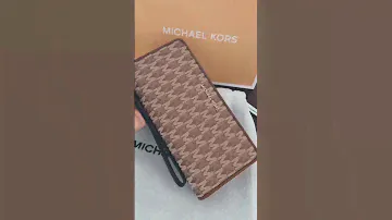 Michael Kors Jet Set Travel Intercontinental Wallet