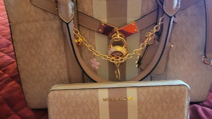 what's in my bag michael kors nouveau hamilton #michaelkors