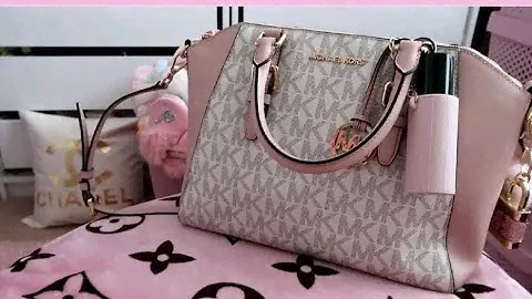 What's In My Michael Kors Purse?