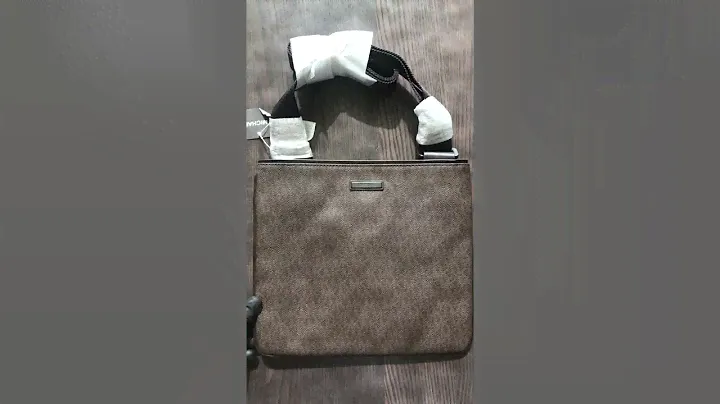 Знакомство с мужской кроссбоди от Michael Kors.