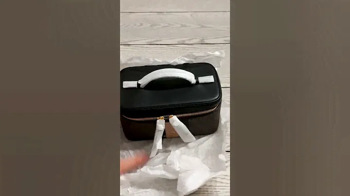 UNBOXING MICHAEL MICHAEL KORS TRAVEL CASE #fashion #beauty