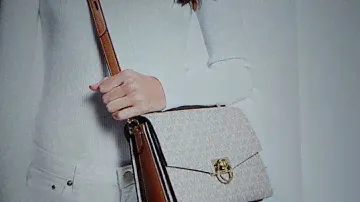 Micheal Kors||Hendrix Med.Logo Messenger Bag