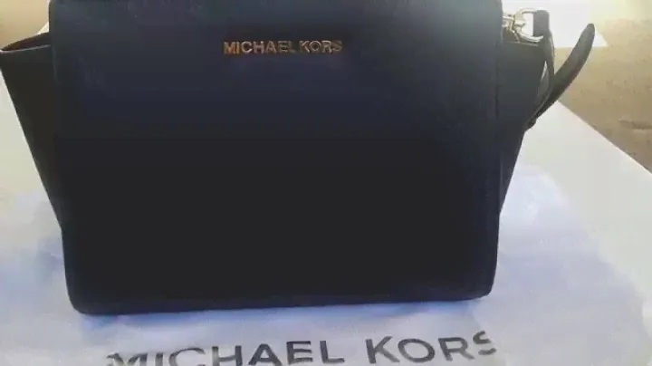 Michael Kors Medium Selma Messenger Overview