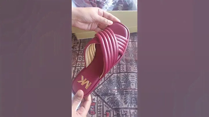 Michael Kors Portia Quilted Slide Sandal | #unboxing #michaelkors | @MichaelKors